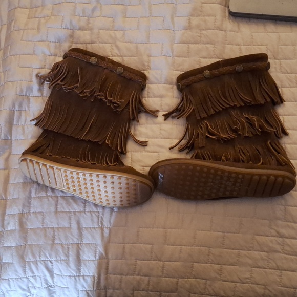 Minnetonka Boots 👢 - Picture 5 of 7